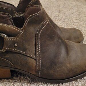 7.5 womens Clarke booties